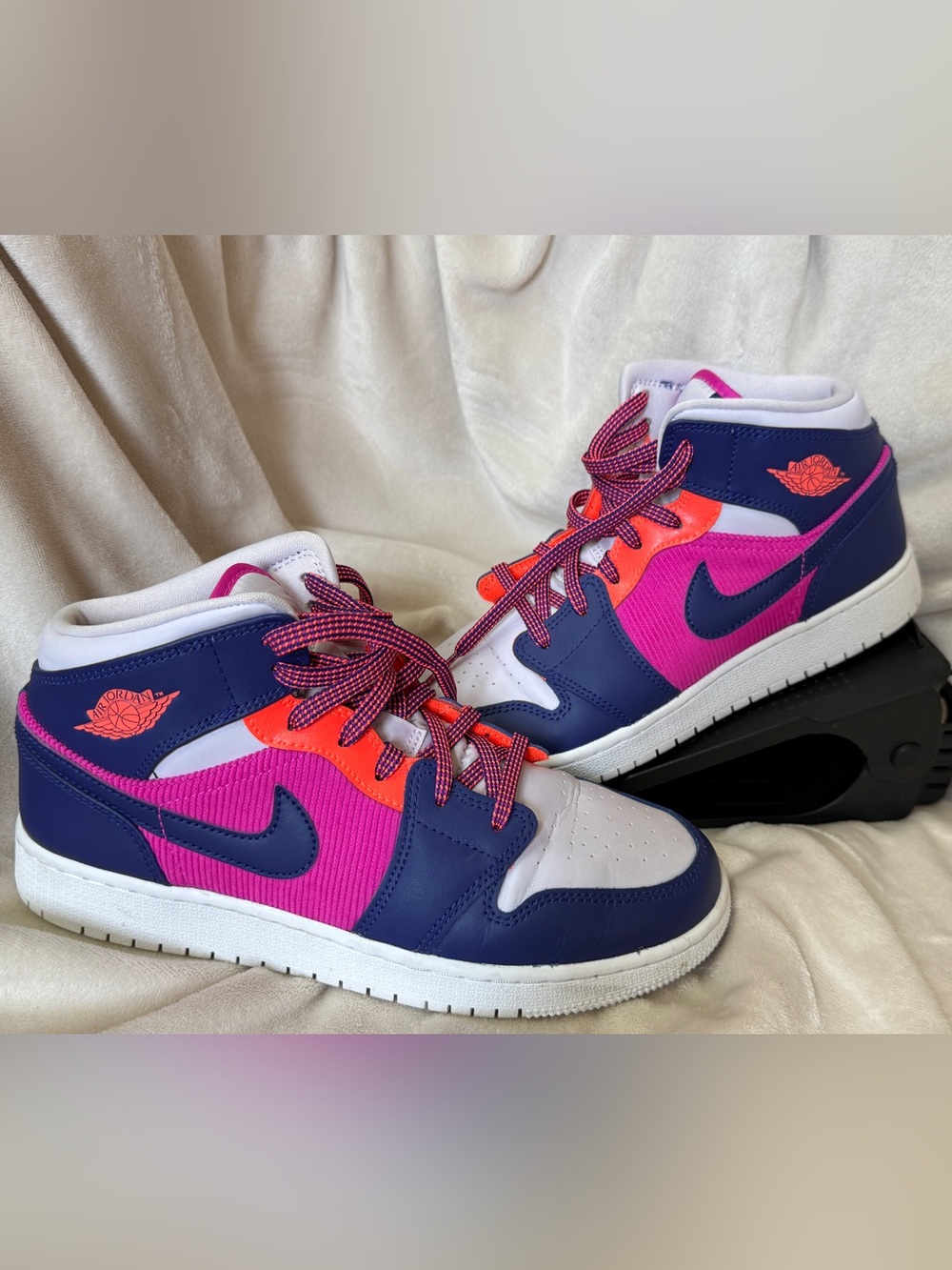 Air Jordan 1 Mid GS Fire Pink Barely Grape 7Y Women’s 8.5 555112-602